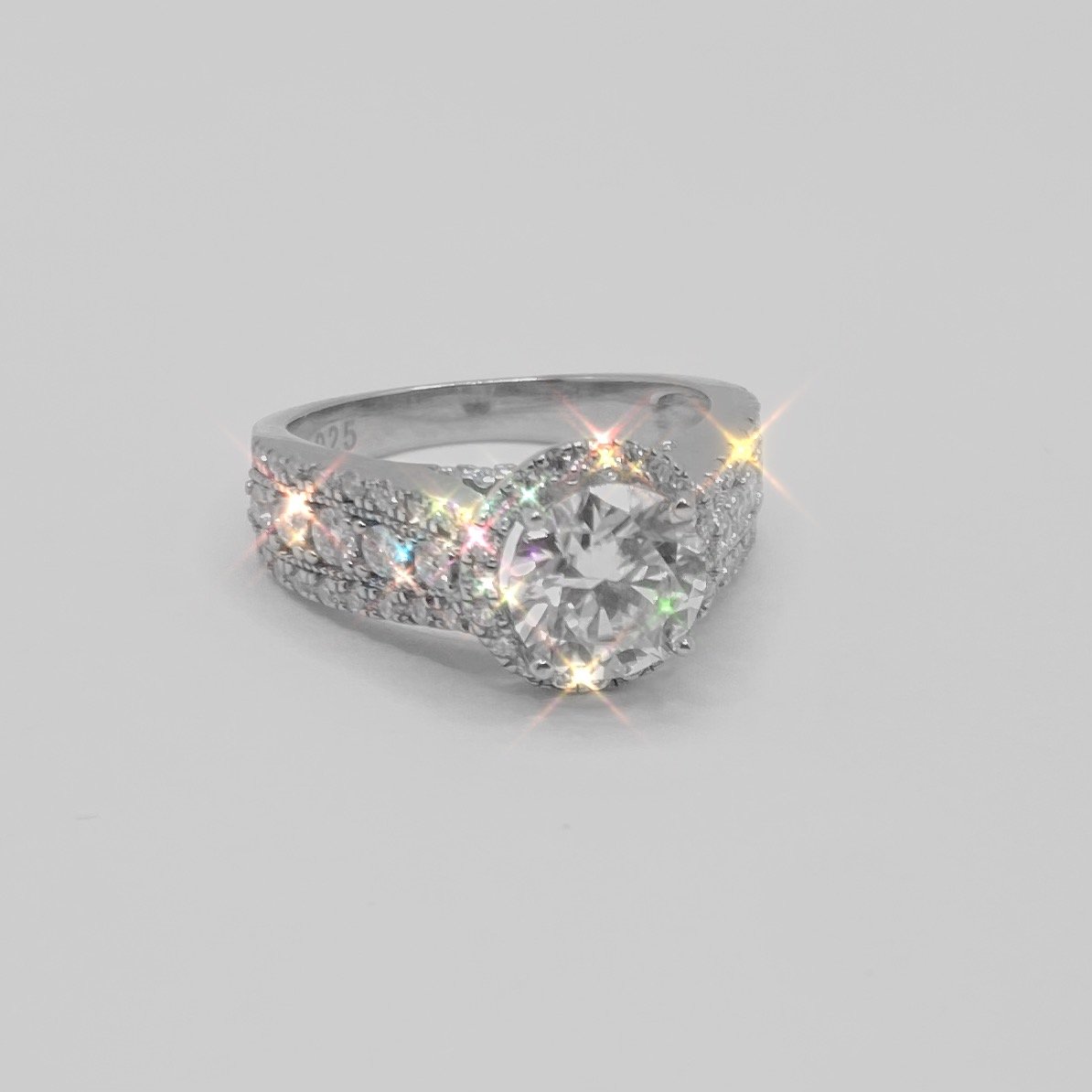 The 'Aurora' Split-Shank Round Halo Ring